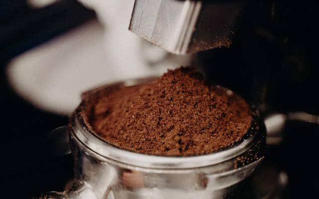 Coffee grinder cup spoon blurry free wallpaper - medium preview image