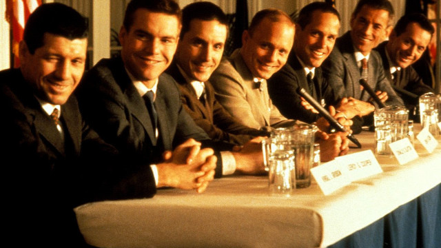 Men table water microphone discussion free wallpaper - medium preview image