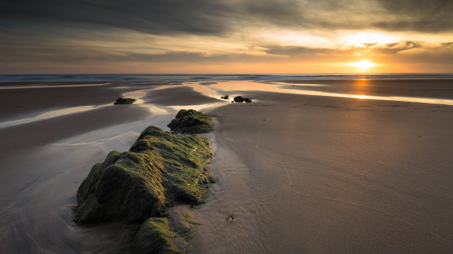 Beach rocks sunset clouds horizon free wallpaper - medium preview image