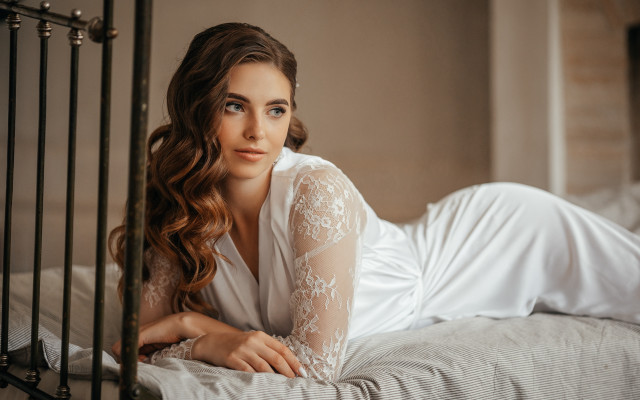 Eszter mattioni white robe fashion free wallpaper - medium preview image
