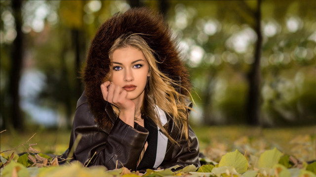 Woman leaves park fur hood free wallpaper - medium preview image