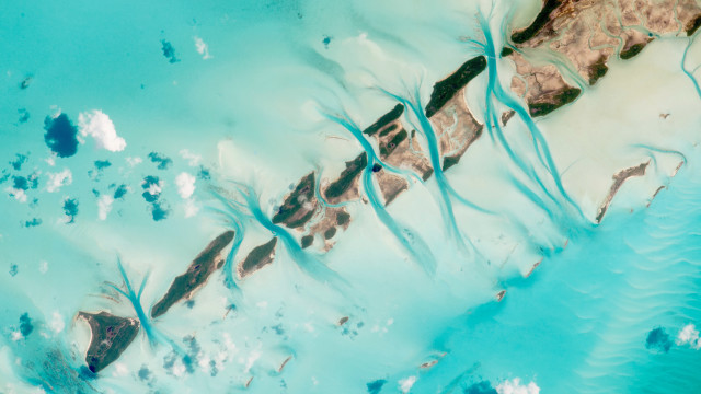 Beach view blue ocean sand free wallpaper - medium preview image