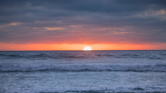 Sunset ocean wave beach city free wallpaper - medium preview image