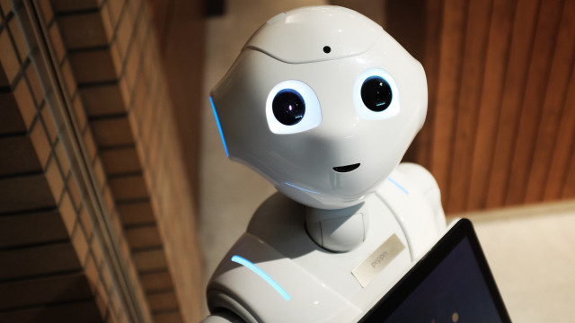 Robot surprised ai mitsu cybernetics free wallpaper - medium preview image