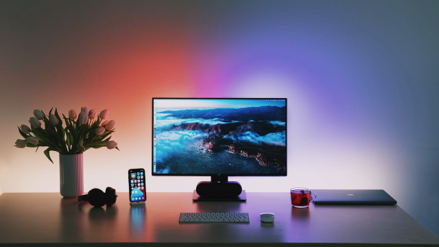 Computer monitor desk phone vase free wallpaper - medium preview image