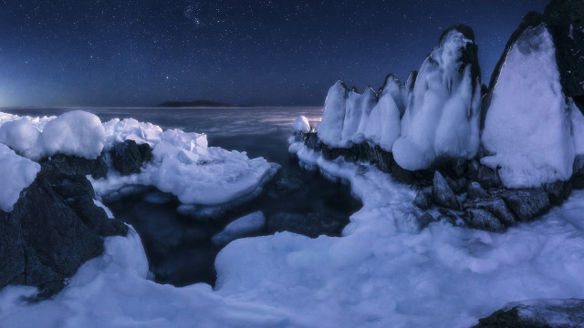 Night shoreline snow ice moon free wallpaper - medium preview image