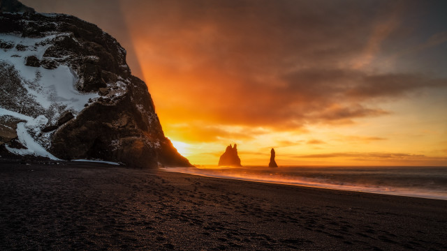 Large rock beach ocean sunset free wallpaper - medium preview image