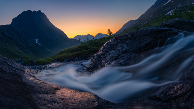 Rocky valley sunset mountains lake free wallpaper - medium preview image