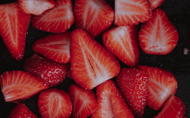 Sliced strawberries table plate knife free wallpaper - medium preview image
