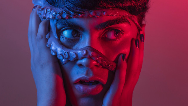 Woman mask redlight transgressive promotional free wallpaper - medium preview image