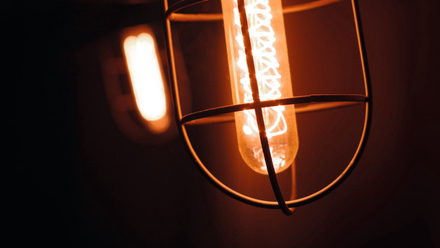 Lightbulb lit wire wrapped 3D free wallpaper - medium preview image