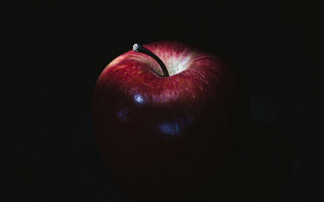 Red apple black background precisionism free wallpaper - medium preview image
