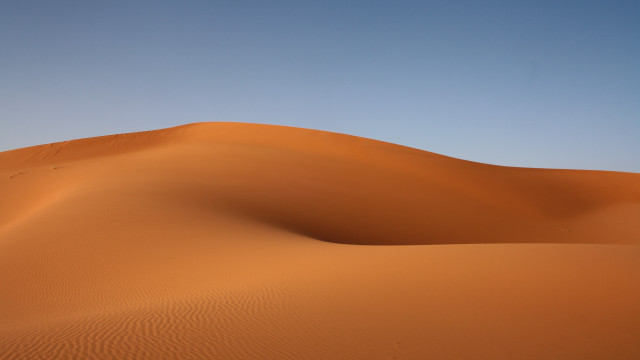 Sand dune blue sky clouds #5 free wallpaper - medium preview image