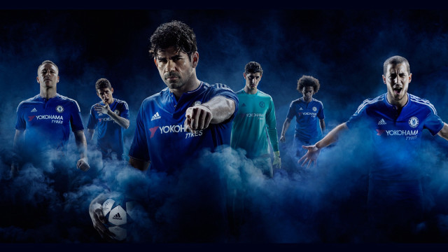 Soccer players foggy group portrait free wallpaper - medium preview image