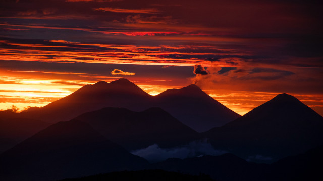 Sunset mountain range clouds lake free wallpaper - medium preview image