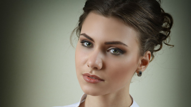 Woman white shirt necklace photorealistic free wallpaper - medium preview image