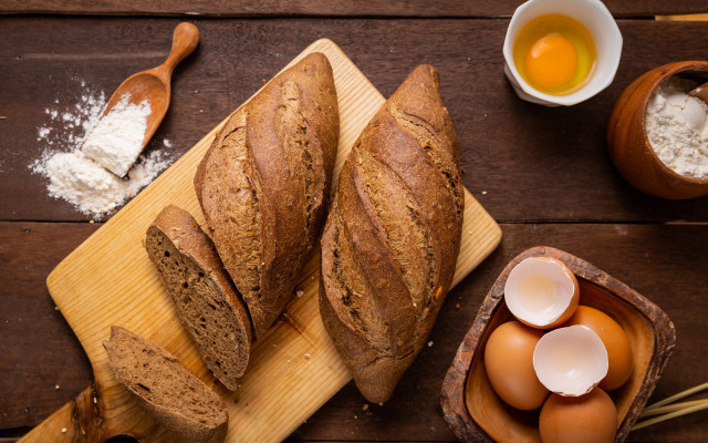 Wooden cutting board sliced bread free wallpaper - medium preview image