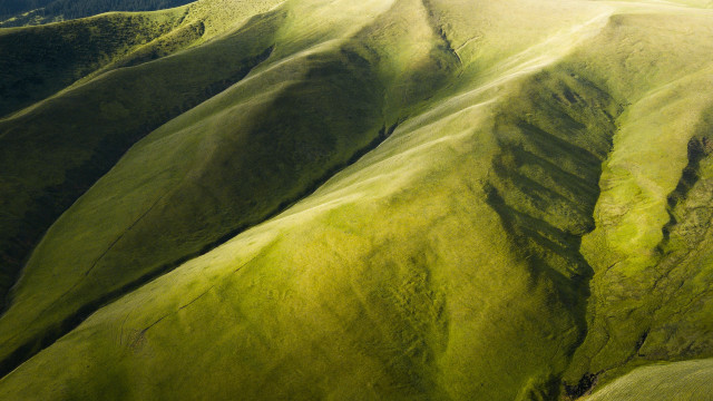 Green mountain plane clouds landscape free wallpaper - medium preview image