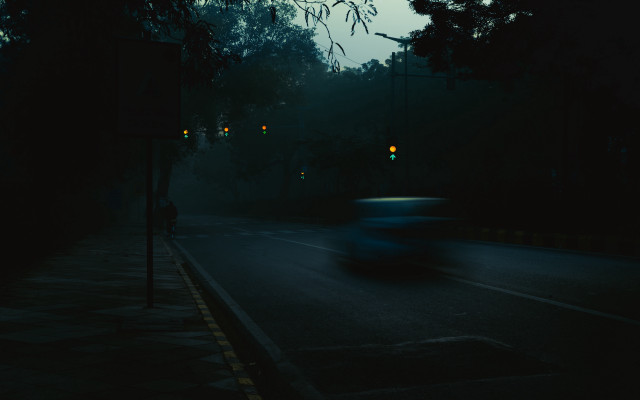 Car night street greenlight motionblur free wallpaper - medium preview image