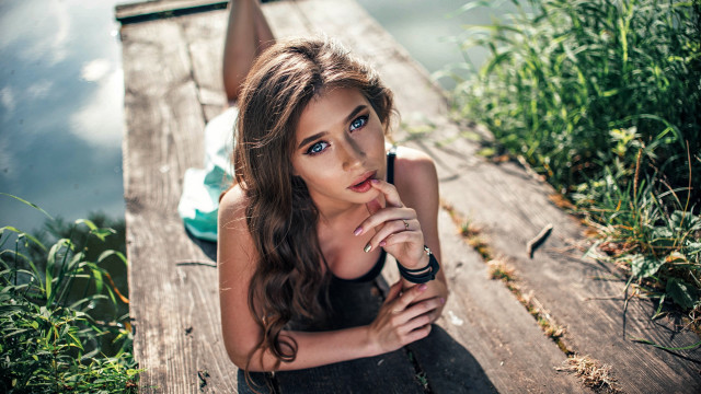 Woman dock surprised blue eyes free wallpaper - medium preview image