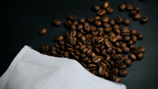 Coffee beans table neoplasticism stock free wallpaper - medium preview image