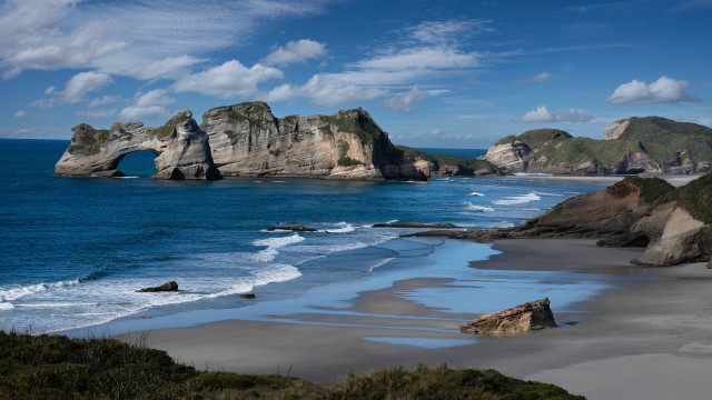 Beach rock formation water sky #6 free wallpaper - medium preview image