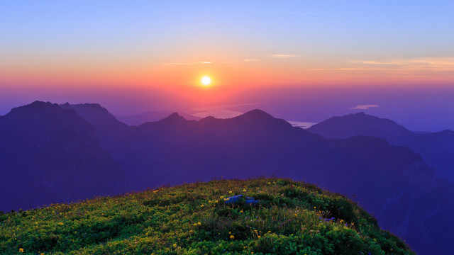 Sunset mountain range grassy field free wallpaper - medium preview image
