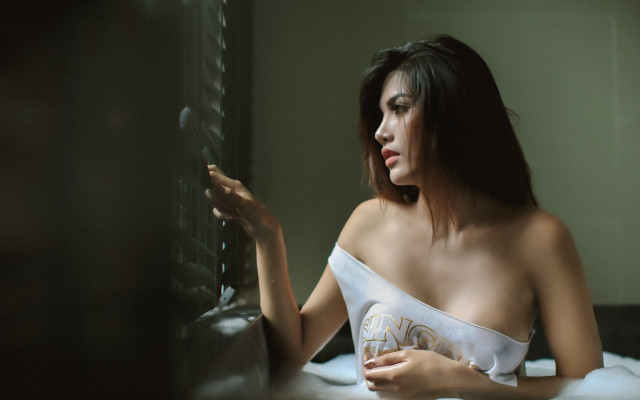 Woman white dress bed mirror #3 free wallpaper - medium preview image