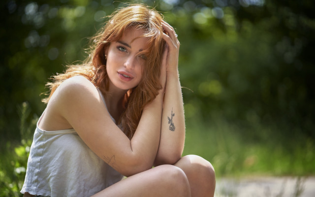 Red haired woman portrait bokeh #2 free wallpaper - medium preview image
