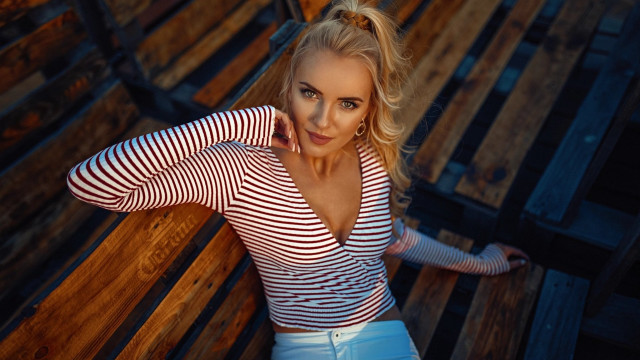 Woman bench bandaged blonde darkskin free wallpaper - medium preview image