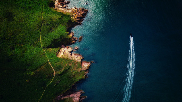 Boat rocky shore night starry free wallpaper - medium preview image
