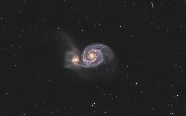 Spiral galaxy star center black free wallpaper - medium preview image