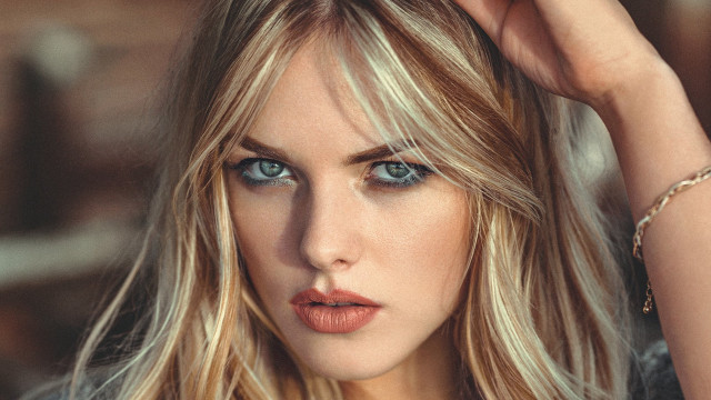 Blonde blueeyes photorealistic portrait jewelry free wallpaper - medium preview image