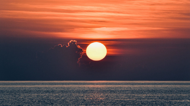 Sunset ocean cloud sky moon free wallpaper - medium preview image