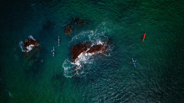 Surfers rocks bubble underwater space free wallpaper - medium preview image