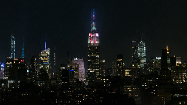 City skyline tall building night #5 free wallpaper - medium preview image