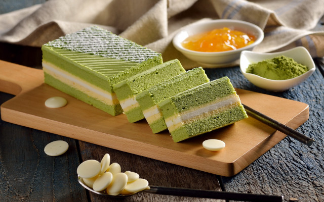 Wooden cuttingboard green cake two free wallpaper - medium preview image