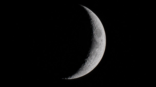 Crescent moon black background white free wallpaper - medium preview image