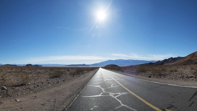 Bright sun mountains blue sky free wallpaper - medium preview image