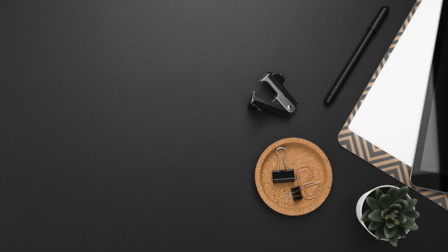 Desk pen paper plant notepad free wallpaper - medium preview image