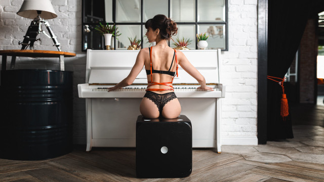Woman piano lingerie rococo hourglass free wallpaper - medium preview image