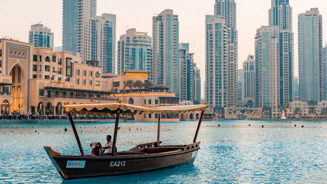 Boat people city skyline water free wallpaper - medium preview image