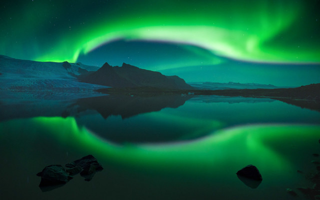 Aurora borealis lake mountains reflection free wallpaper - medium preview image