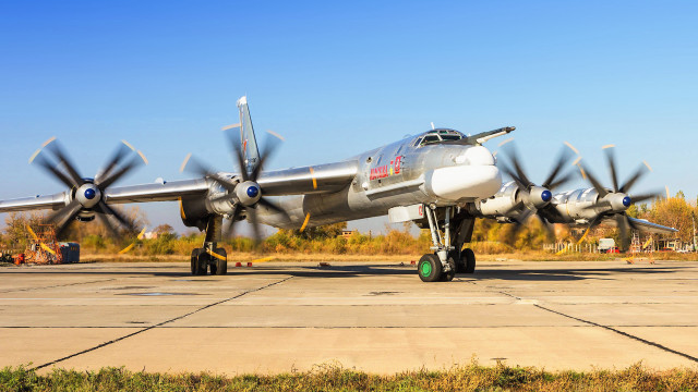 Silver airplane runway dieselpunks puzzle free wallpaper - medium preview image