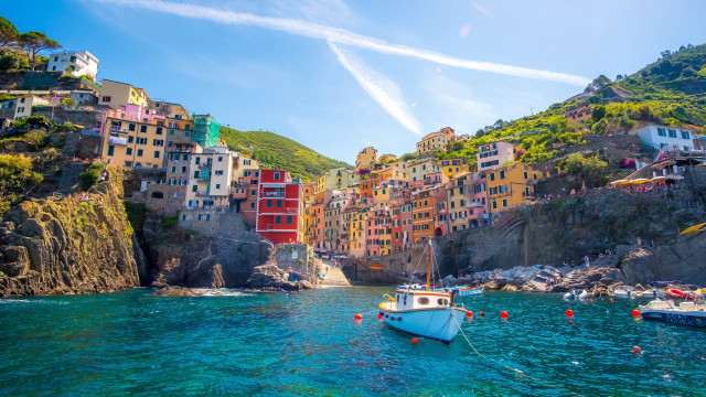 Boat city cliff side sky free wallpaper - medium preview image