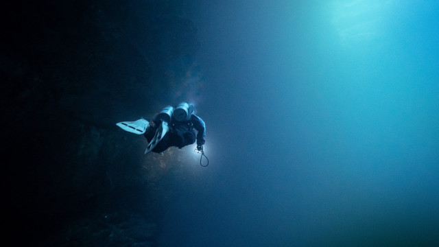 Diver wetsuit surfboard helmet hologram free wallpaper - medium preview image