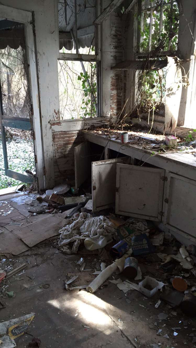 Run down kitchen trash floor free wallpaper - medium preview image