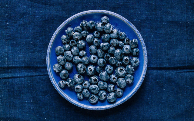 Blue bowl blueberries blue cloth free wallpaper - medium preview image