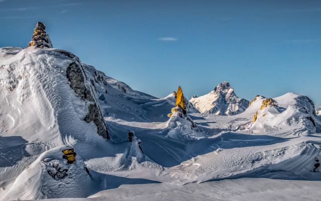 Snowy mountain yellow flag panorama free wallpaper - medium preview image