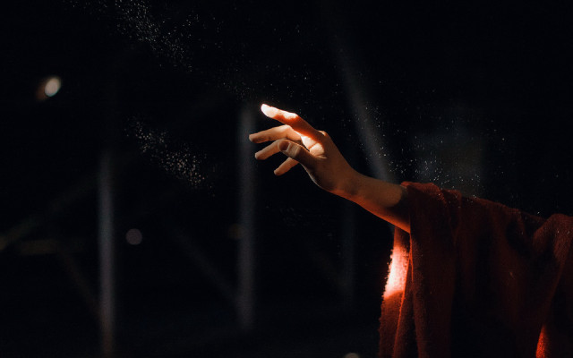 Throwing star night hand light free wallpaper - medium preview image